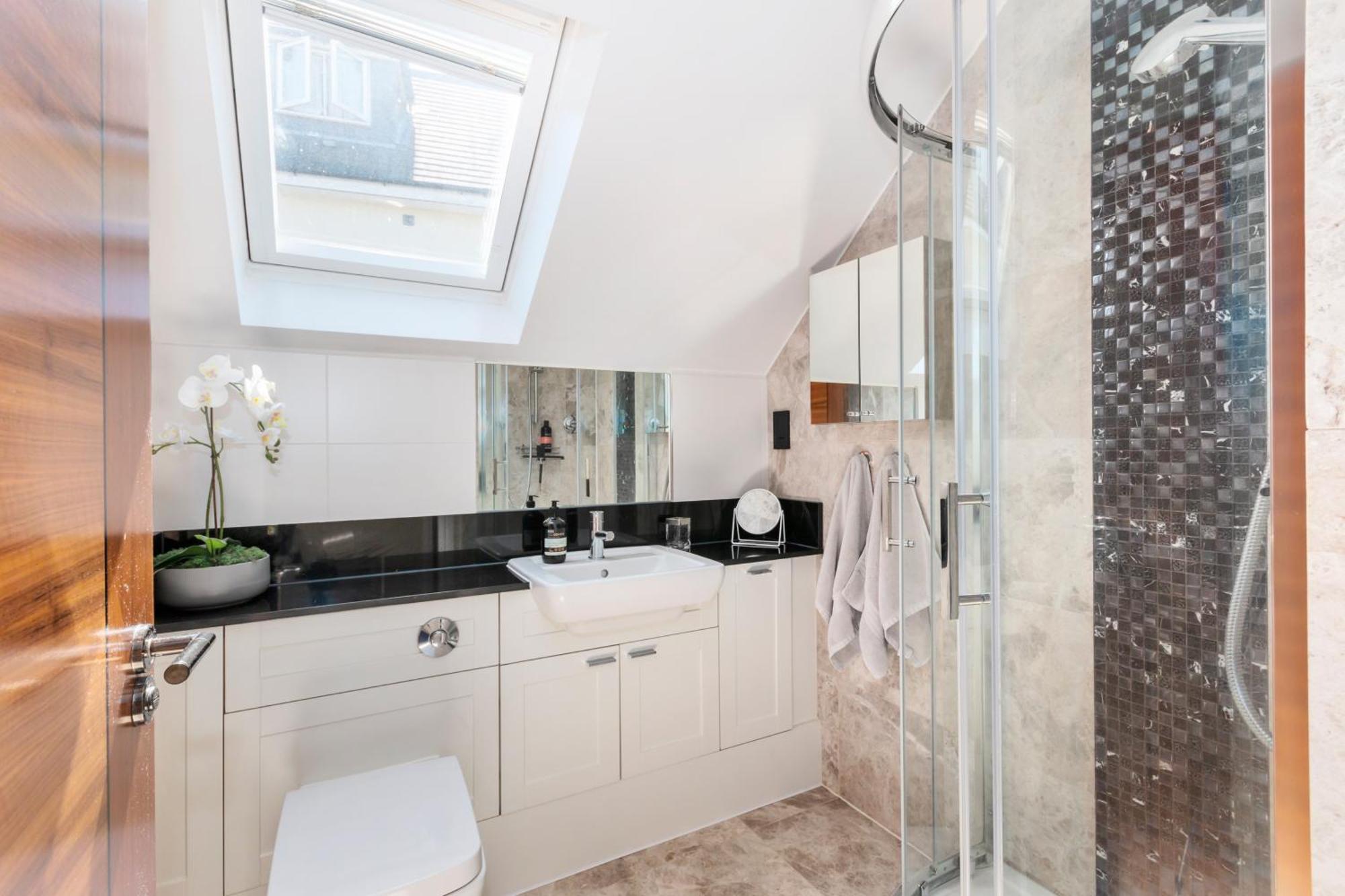 Weybridge - 2 Bed - Parking公寓 外观 照片